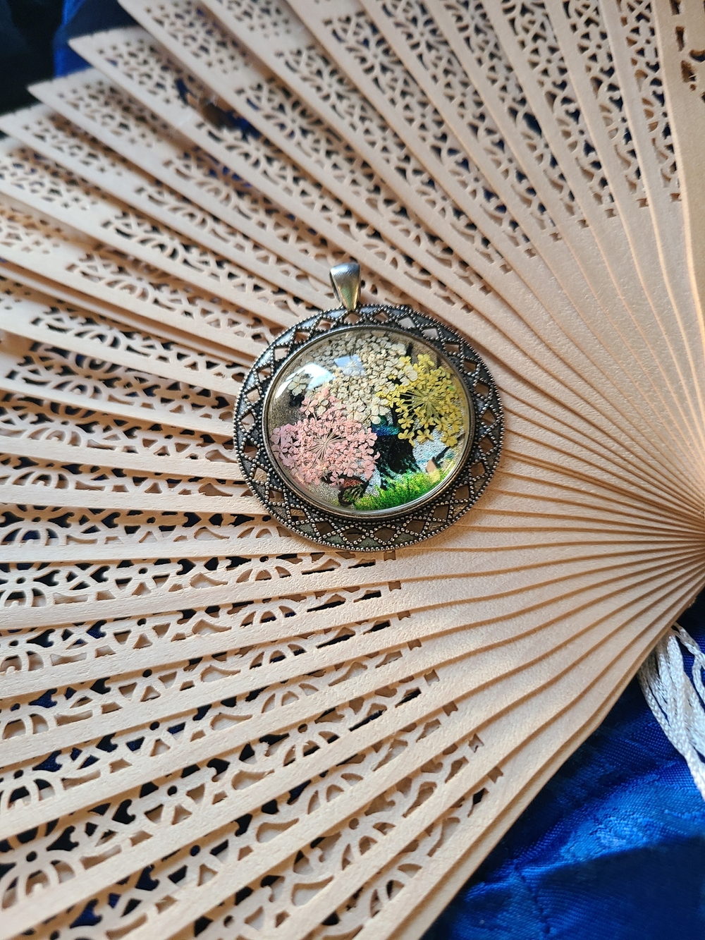 Vintage Yellow Pink Green Floral Resin Pendant Necklace - Picture 11 of 11